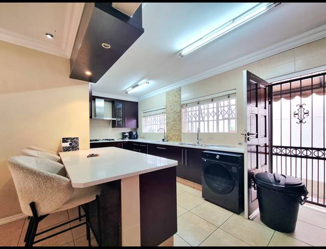 5 BEDROOM HOUSE TO LET IN BEDFORDVIEW